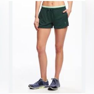 Semi-Fitted Mesh Performance Shorts for Women (3 1/2")